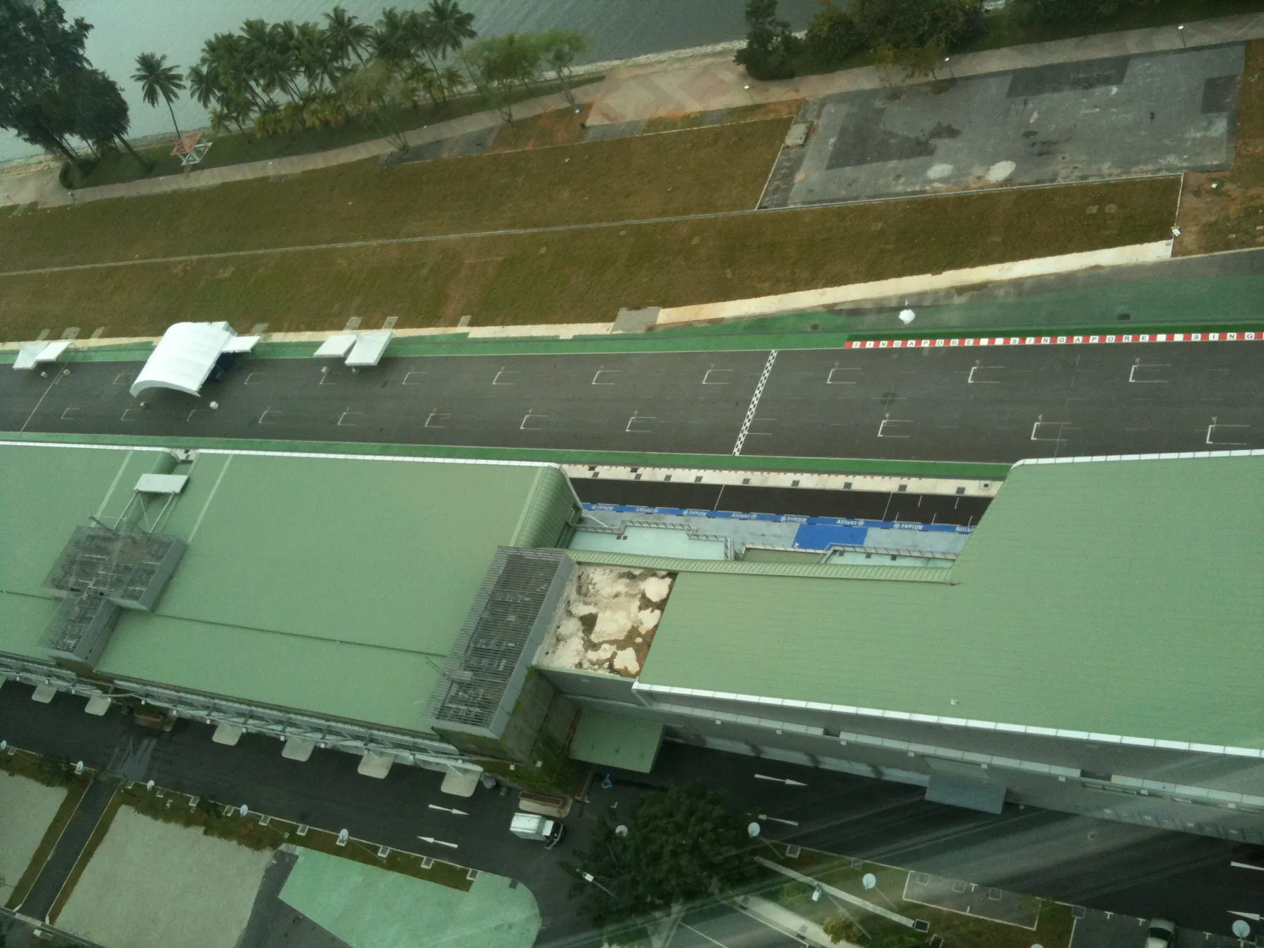 Overhead view of the Singapore Formula One Grand Prix circuit and starting area